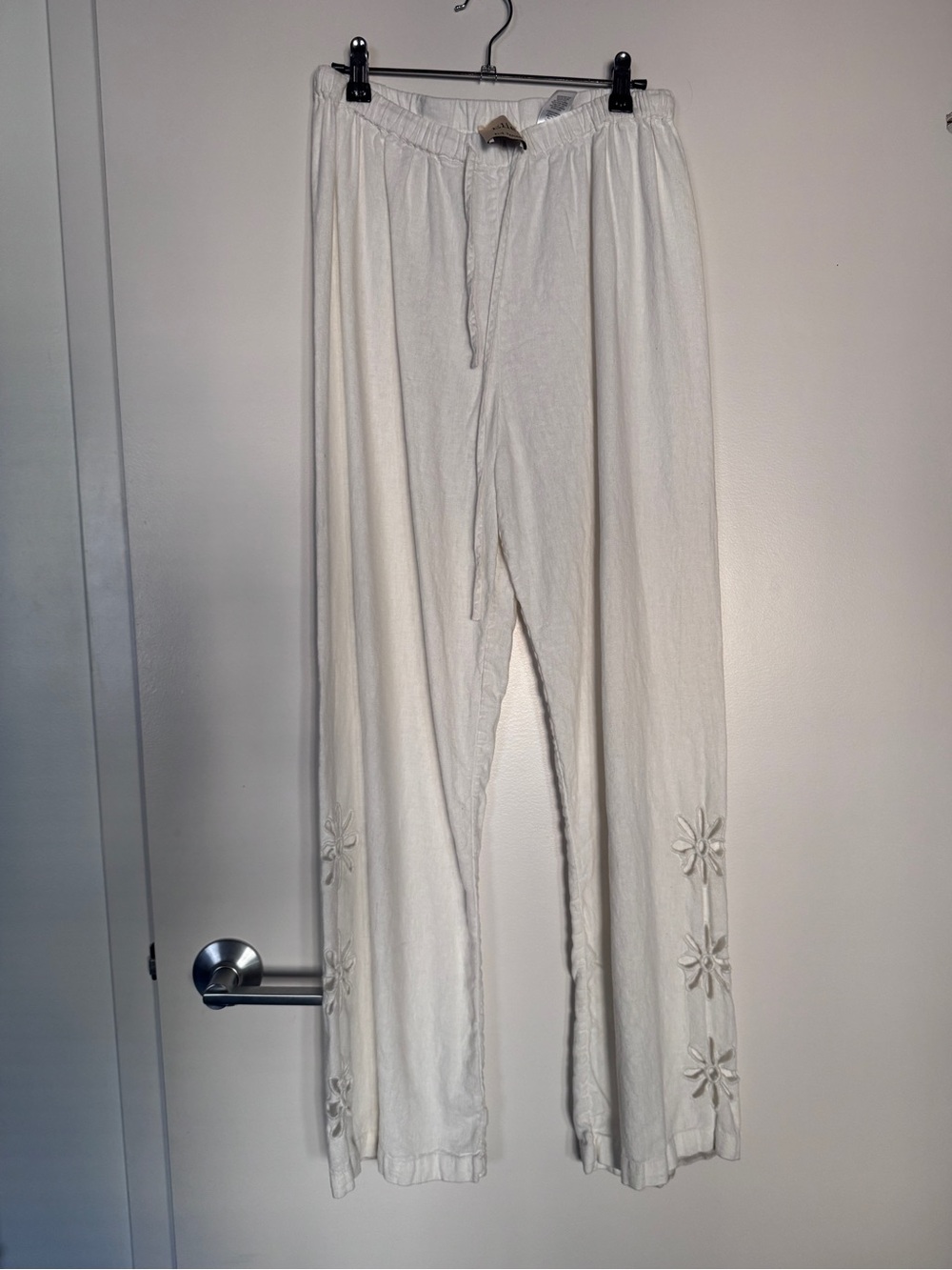 Elie Tahari Ivory Linen Pants with Floral Cutout Detail